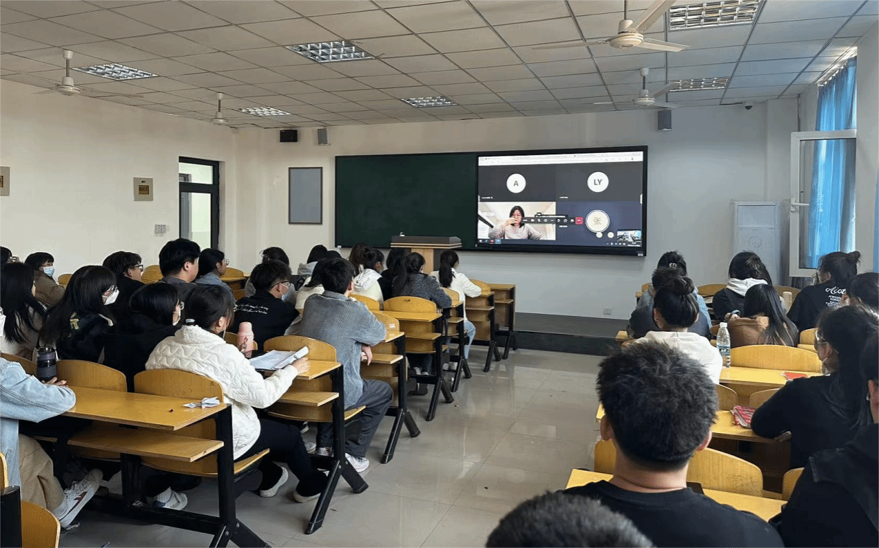 英国365商学院国际经济与贸易专业学生听取英国德蒙福特大学大师课