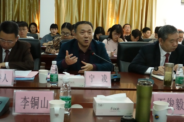 D:\Backup\桌面\新闻\1221学院举办437bwin必赢国际官网区域经济研究所揭牌仪式(学院网页)\副校长宁凌教授讲话(发文稿).jpg D:\Backup\桌面\新闻\1221学院举办437bwin必赢国际官网区域经济研究所揭牌仪式(学院网页)\副校长宁凌教授讲话(发文稿).jpg