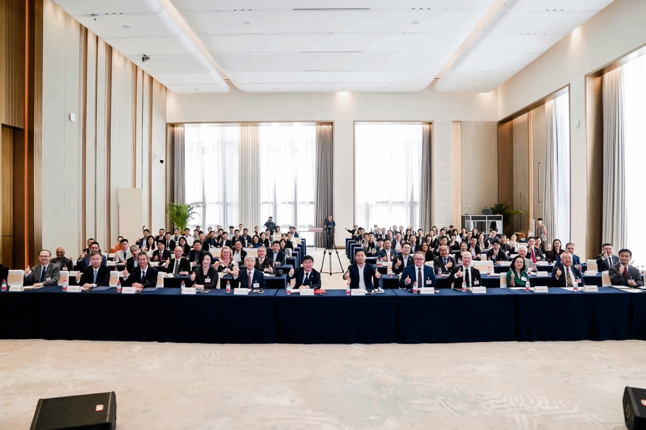 英国365应邀参加“2023中外大学校长论坛”