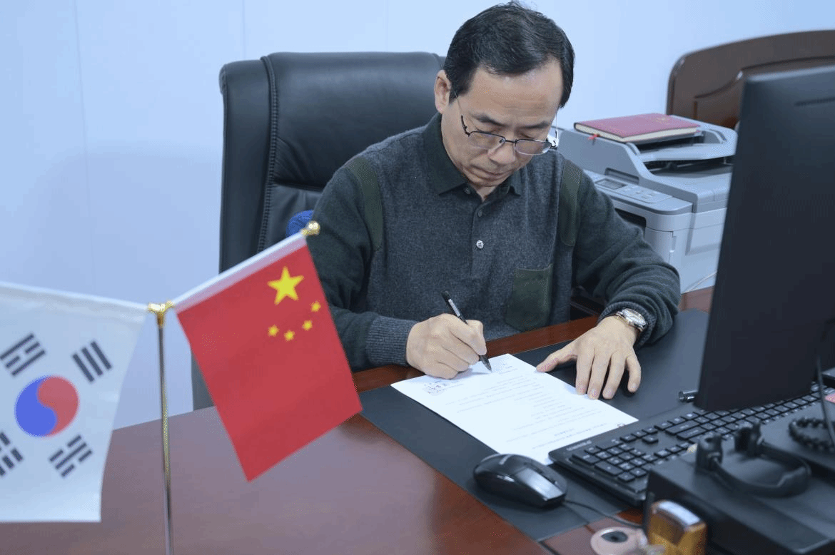 英国365与首尔科学综合大学签署合作备忘录